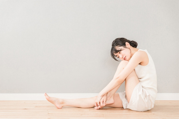 黒ずみ治療 悩む女性画像